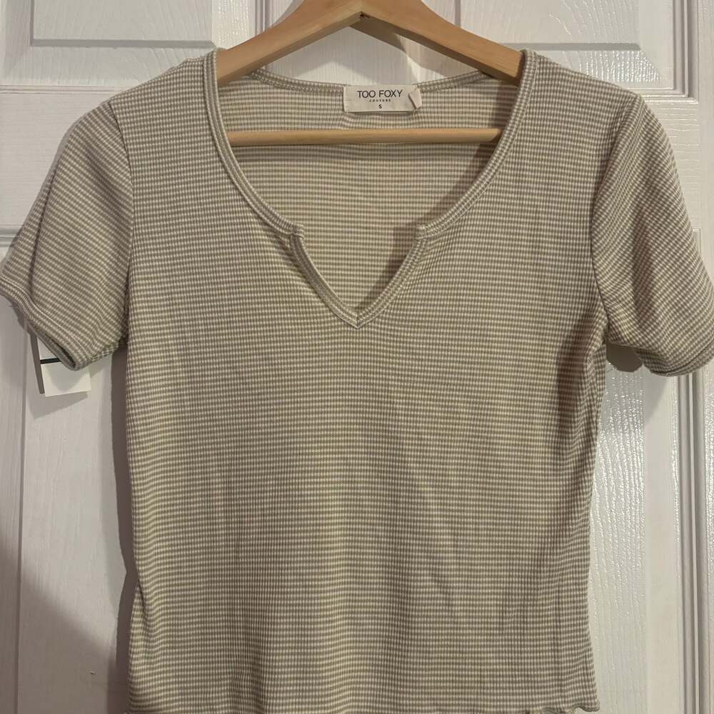 Cute knitted beige stripe top
